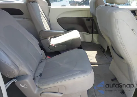 2017 Chrysler Pacifica Touring z USA, uszkodzony, nr VIN 2C4RC1DG6HR831175